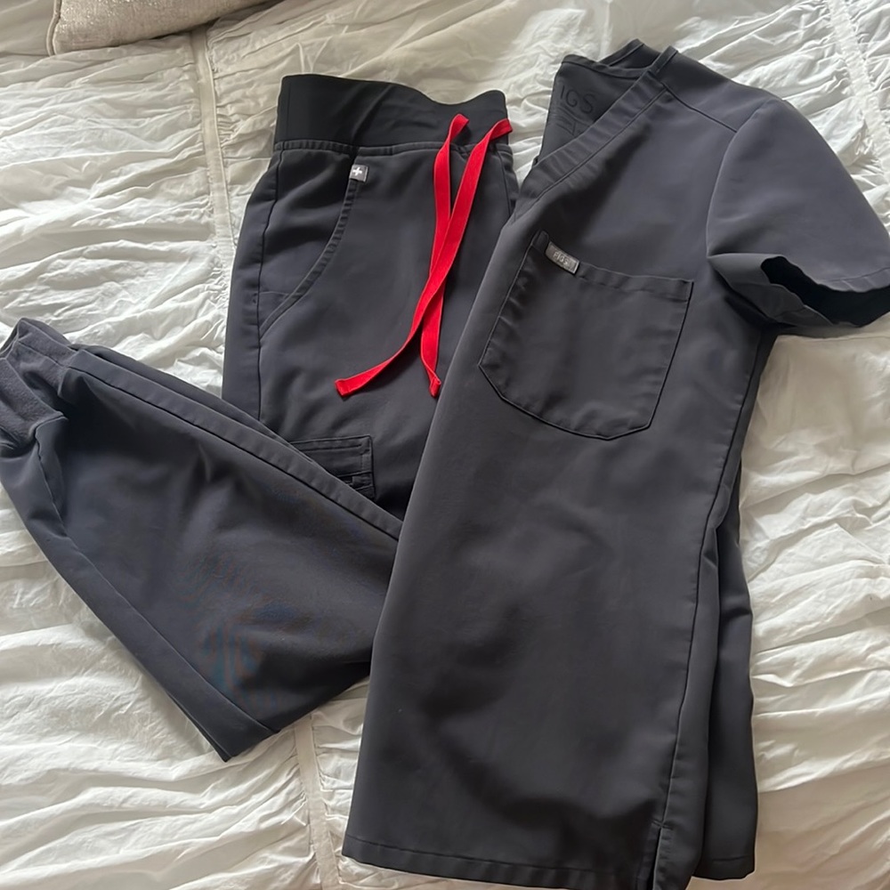 FIGS Limited Edition Charcoal Gray Set
